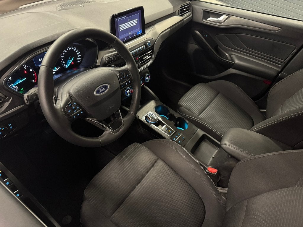 Ford Focus 1.0 EcoBoost Titanium Business / Automaat / Navi, Gebruikt, Zwart, Origineel Nederlands, Bedrijf