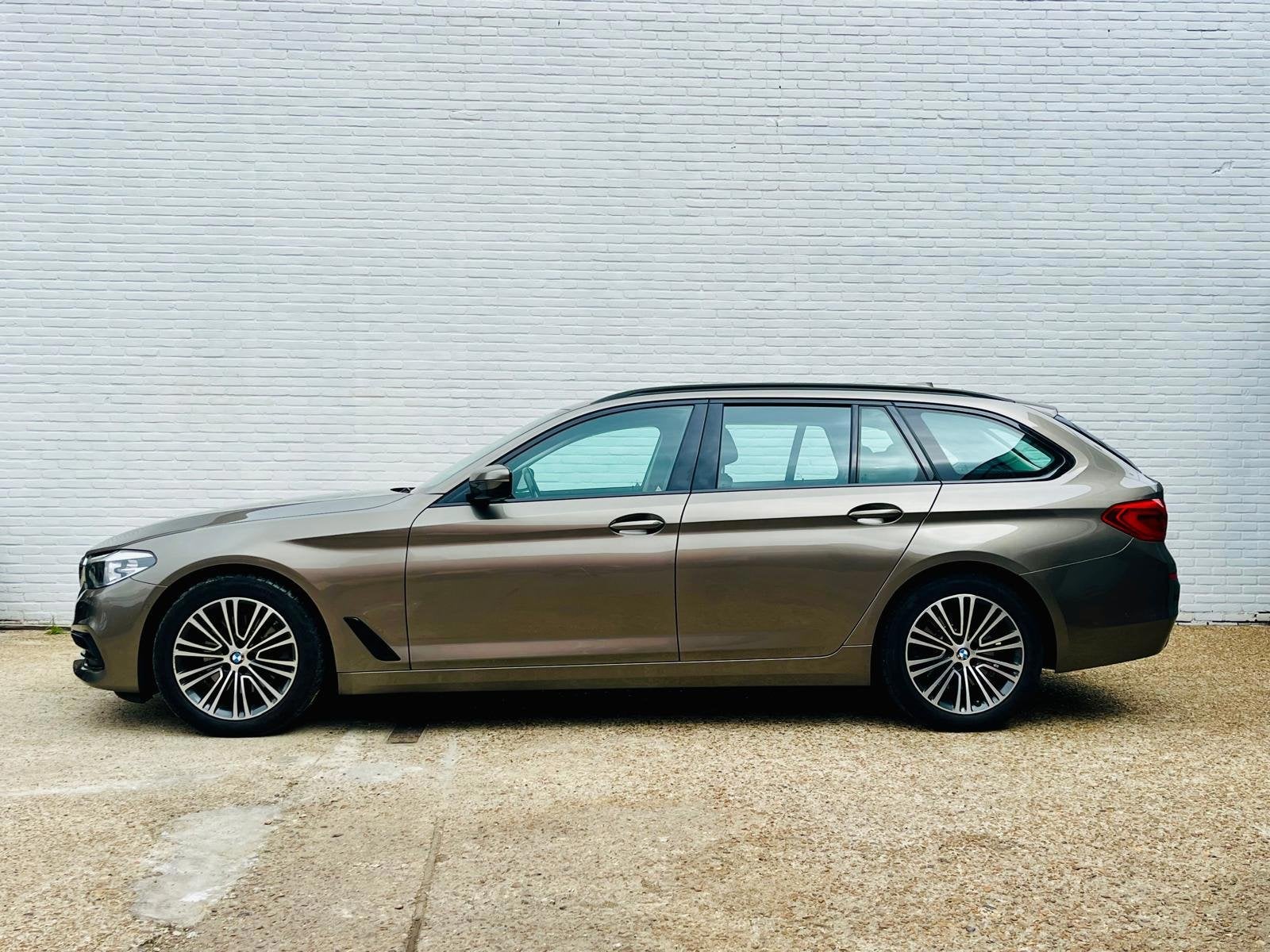 BMW 5-serie Touring 520i High Executive, Auto's, Automaat, 1998 cc, Achterwielaandrijving, 4 cilinders