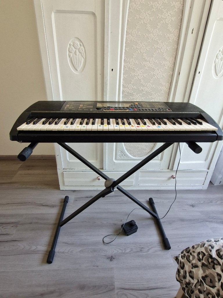 Yamaha Keyboard PSR-225 met standaard en lesboekjes, Ophalen, Yamaha, Met standaard, 61 toetsen