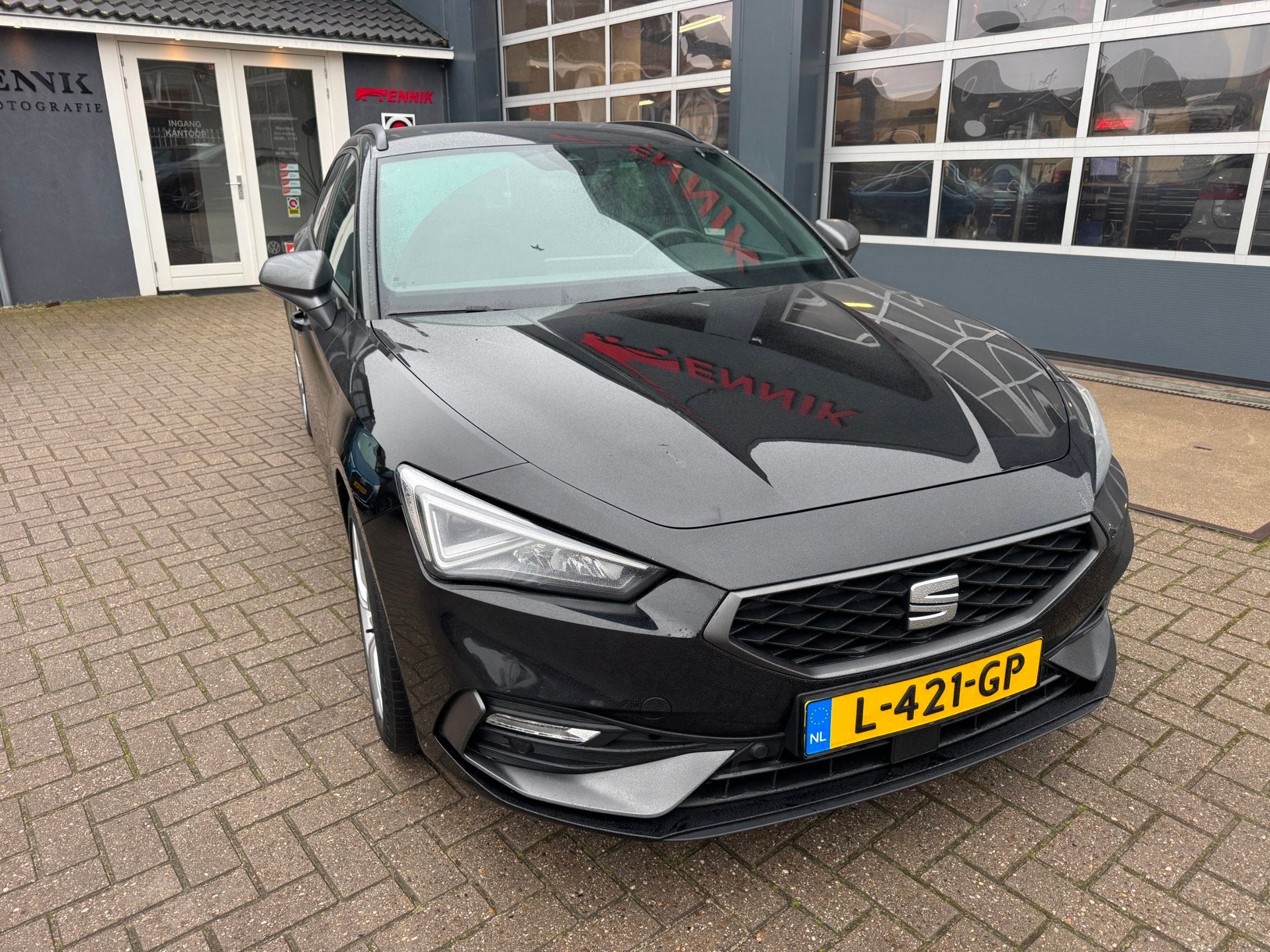 Seat Leon Sportstourer 1.5 eTSI FR Business Intense / Camera, Auto's, Euro 6, 4 cilinders, Leon, Leder en Stof