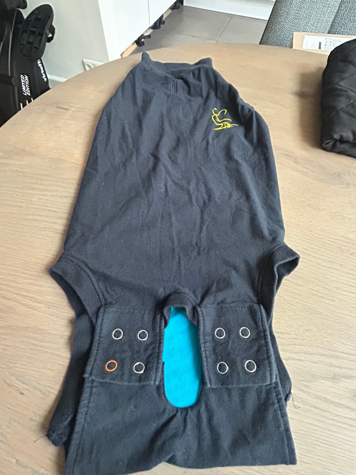 Operatie T shirt hond, Dieren en Toebehoren, Ophalen of Verzenden, Zo goed als nieuw, Hondenshirt