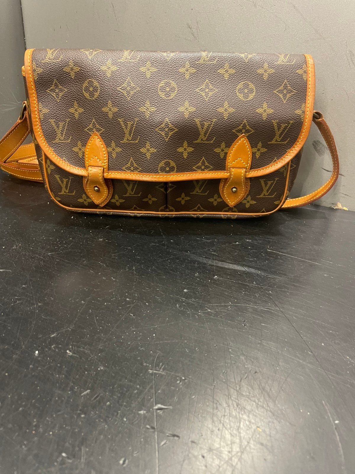 Louis Vuitton Gibecière MM Vintage Tas Origineel, Ophalen of Verzenden, Zo goed als nieuw, Bruin, Handtas