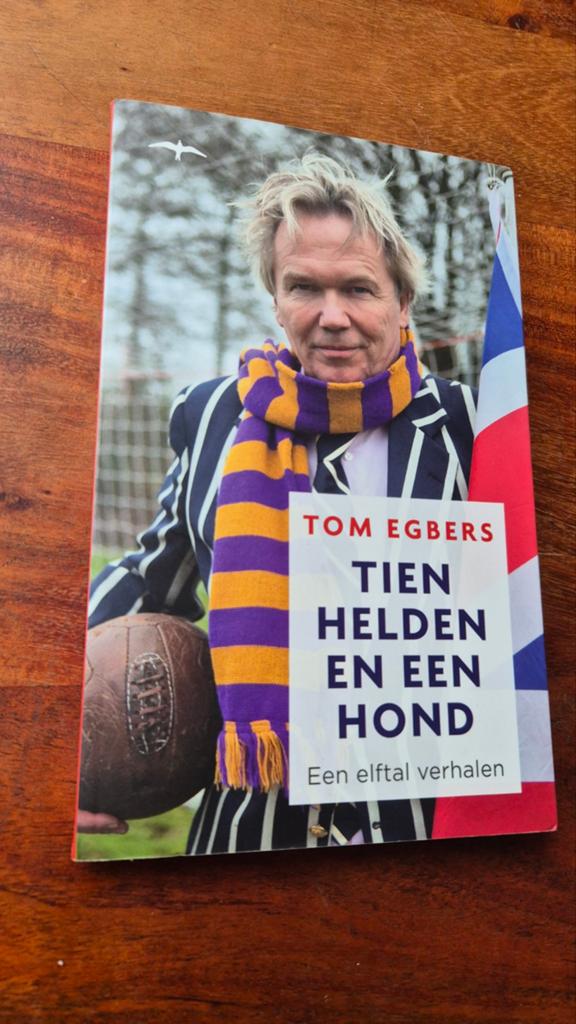 Tien Helden en een Hond - Tom Egbers (Zo goed als nieuw), Ophalen of Verzenden, Zo goed als nieuw, Tom Egbers, Nederland