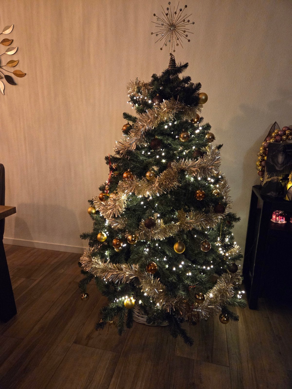 Kunst kerstboom merk Triump Tree
hoogte 1.85 m, breedte 1.30, Diversen, Kerst, Ophalen, Gebruikt