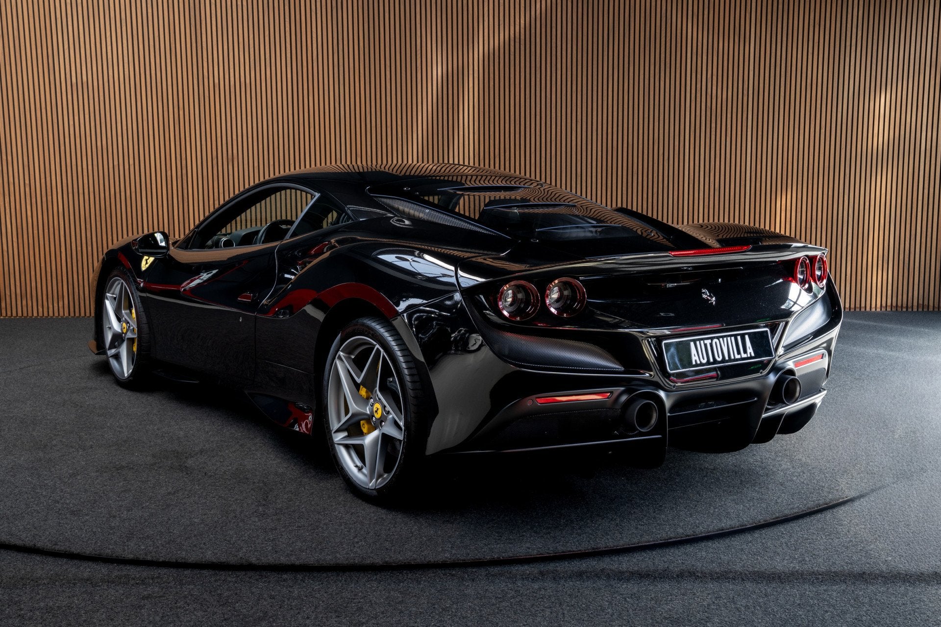 Ferrari F8 Tributo 3.9 V8 HELE (bj 2020, automaat), Auto's, Automaat, Dealer onderhouden, Achterwielaandrijving, Gebruikt