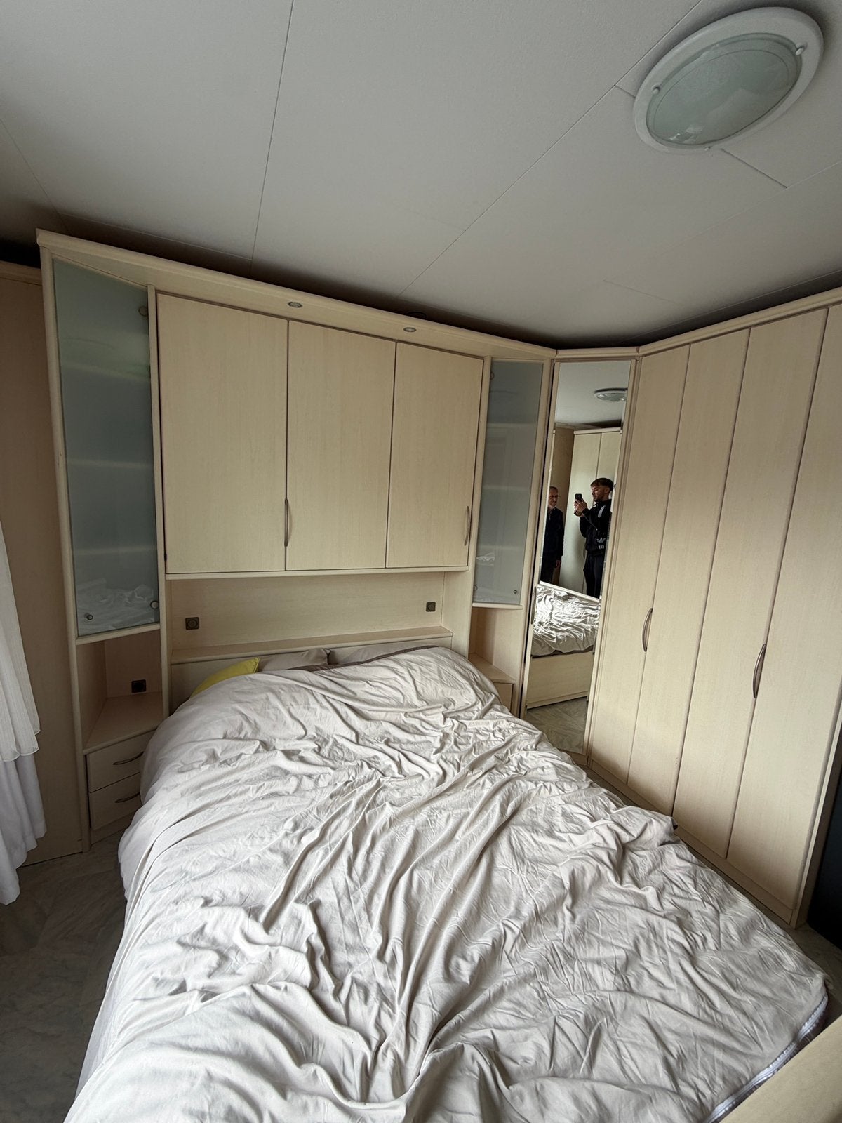 Complete slaapkamer met degelijke MDF kastenwand en bed, Huis en Inrichting, Ophalen, Zo goed als nieuw, Tweepersoons