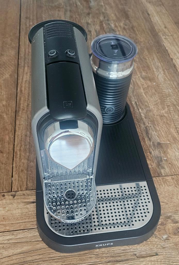 Nespresso koffieautomaat krups inclusief melkopschuimer, Ophalen, 10 kopjes of meer, Koffiemachine, Zo goed als nieuw