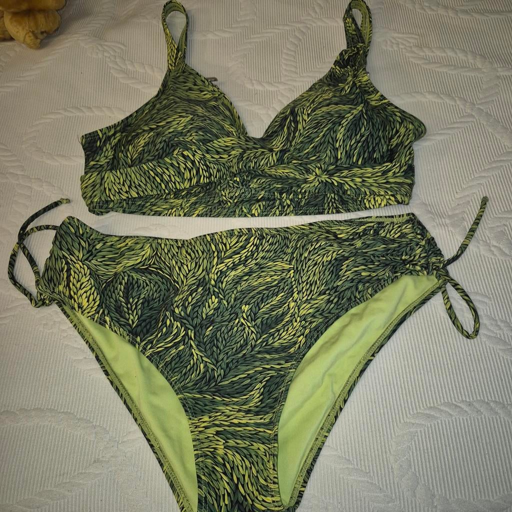 Twee leuke mooie bikini's van Beachyshopping, maat 44, Kleding | Dames, Badmode en Zwemkleding, Ophalen of Verzenden, Bikini, Groen