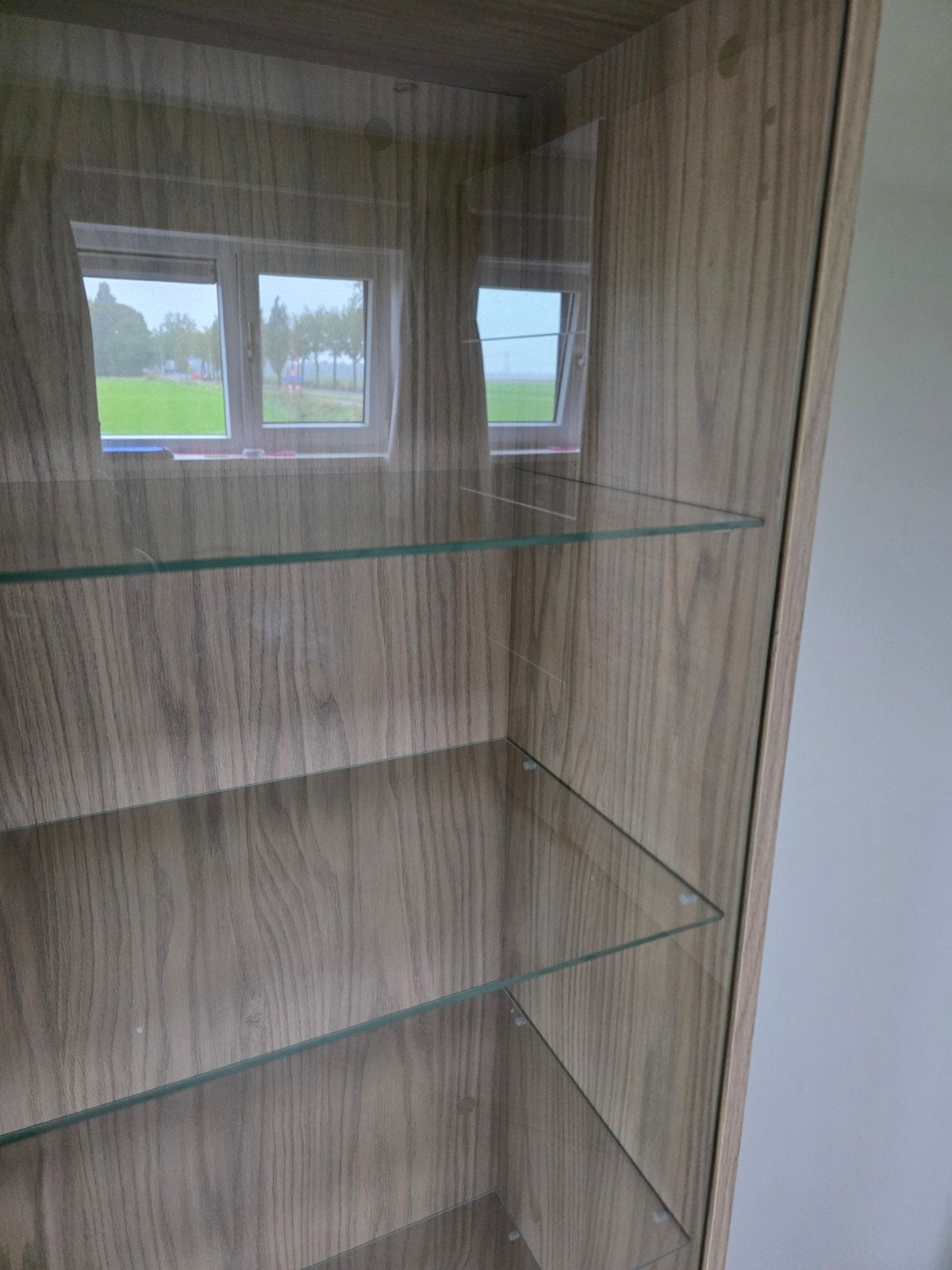 Moderne vitrinekast met glazen planken en deur 1mnd oud!!, Ophalen, Minder dan 50 cm, Met deur(en), 200 cm of meer