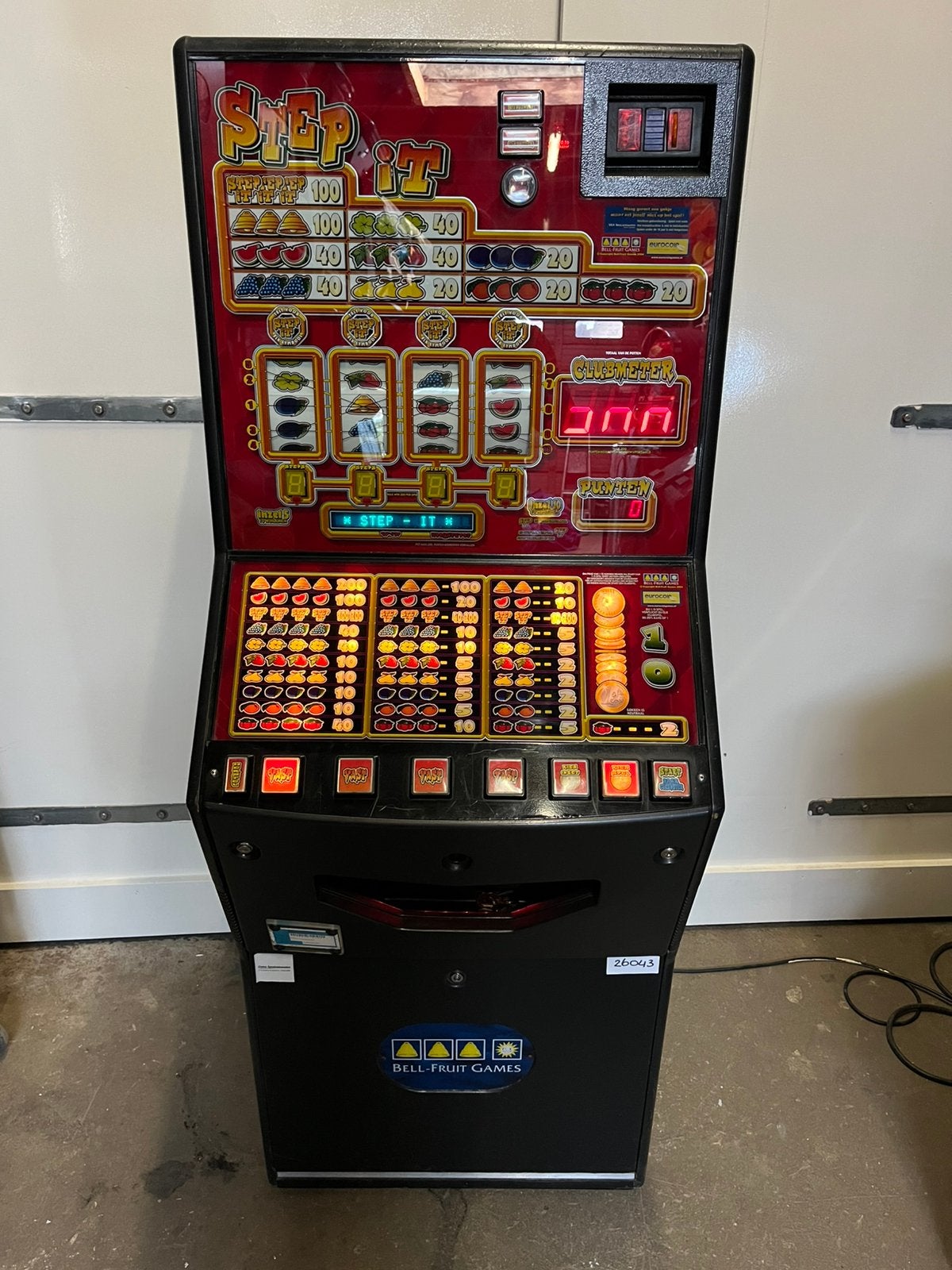 Te koop Step It, Verzamelen, Met sleutels, Gebruikt, Eismaspeelautomaten, Grote dijlakker 34