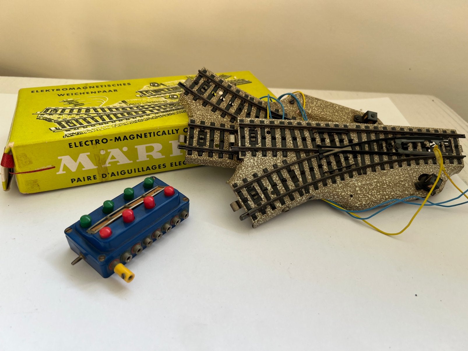 Märklin HO 5117 Wisselpaar M-Rails met Schakelkastje, Hobby en Vrije tijd, Wisselstroom, Gebruikt, Rails, Ophalen of Verzenden