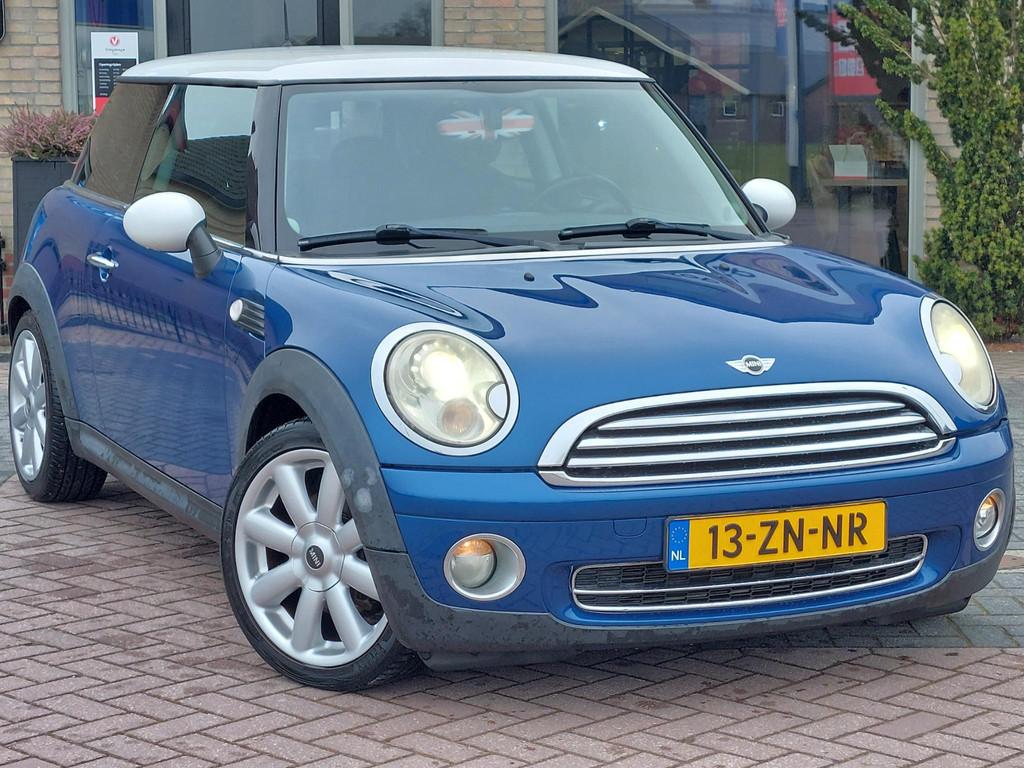 Mini Cooper 1.6 Chili | Cruise | Airco | Xenon | NAP, Voorwielaandrijving, Gebruikt, 4 cilinders, Leder en Stof
