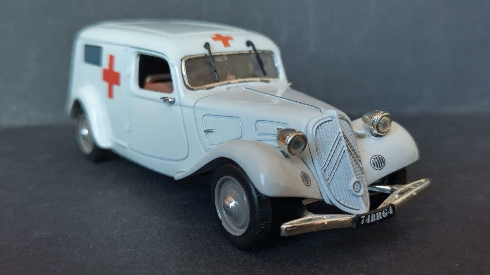 Citroen Traction Avant 11 BL ambulance 1:43 Norev Pol, Auto, Verzenden, ., Norev