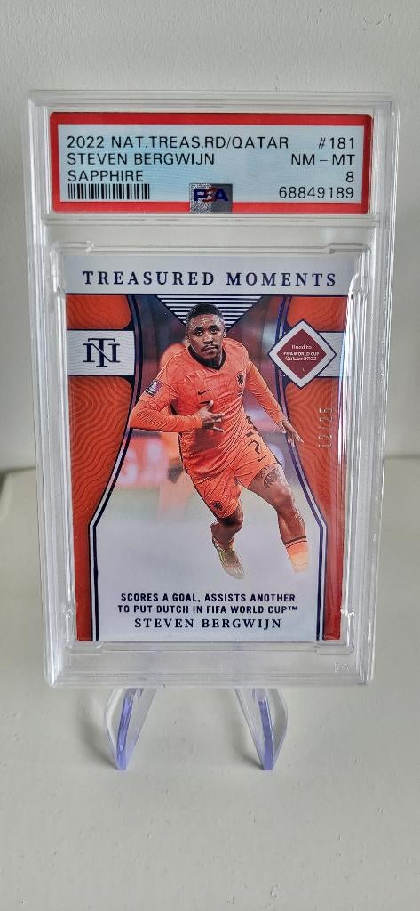 2022 National Treasures Steven Bergwijn Nederland /25 PSA 8, Verzenden, Nieuw, Overige binnenlandse clubs, Poster, Plaatje of Sticker