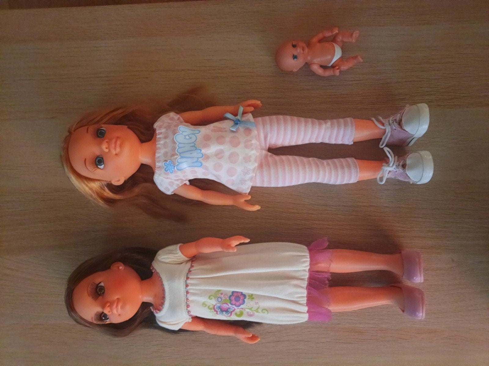 2 Nancy poppen + baby Lesly met kinderwagen & accessoires, Kinderen en Baby's, Speelgoed | Poppen, Ophalen, Zo goed als nieuw