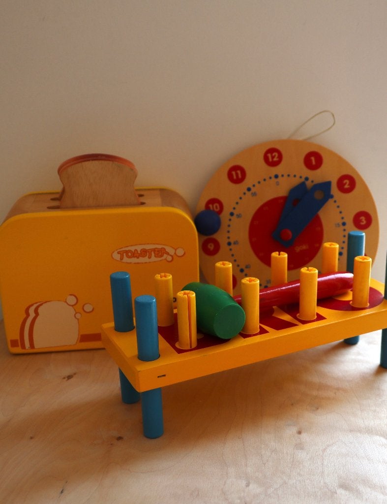 Combinatie speelgoed (broodrooster, klok en een hamerspel), Kinderen en Baby's, Speelgoed | Houten speelgoed, Ophalen, Gebruikt
