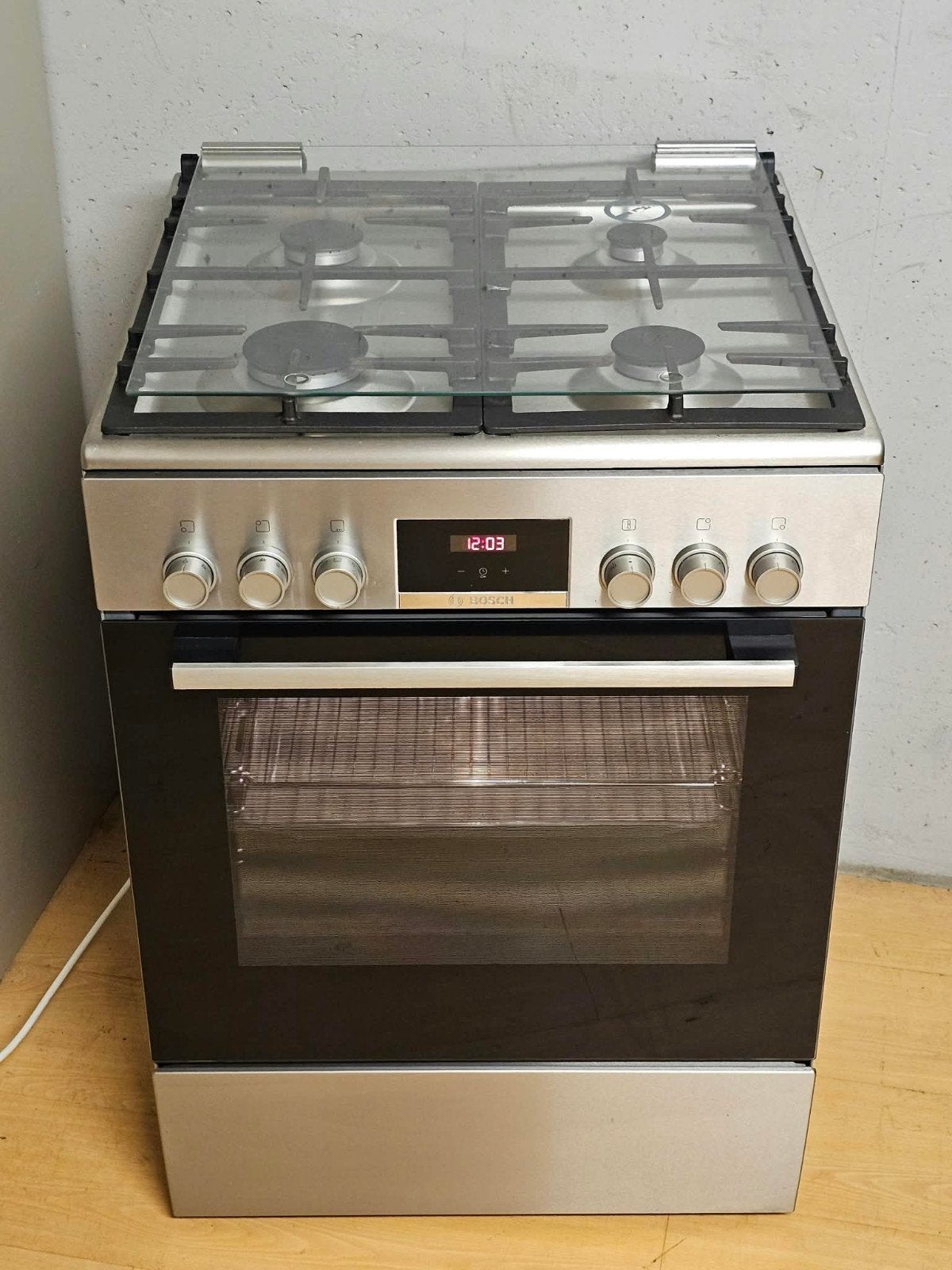 Mooie Bosch 4-pits gasfornuis met hetelucht en grill, Grill, Zo goed als nieuw, Gas, Vrijstaand