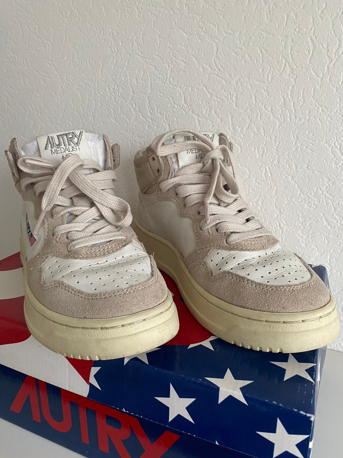 Autry hoge sneakers. Maat 36, Ophalen of Verzenden, Zo goed als nieuw, Sneakers of Gympen