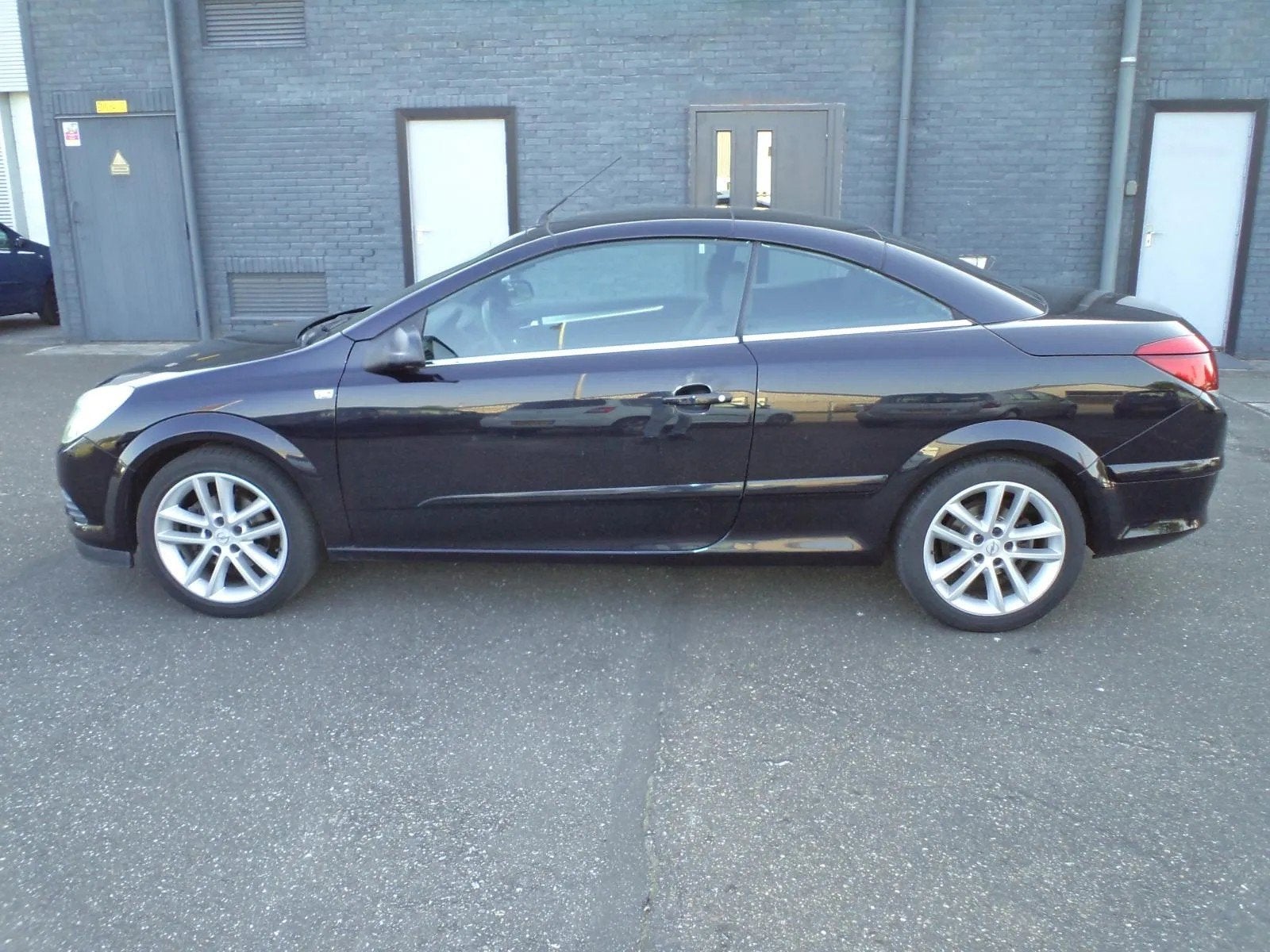 Opel Astra TwinTop 1.8 Temptation, Gebruikt, Zwart, 4 cilinders, Cabriolet