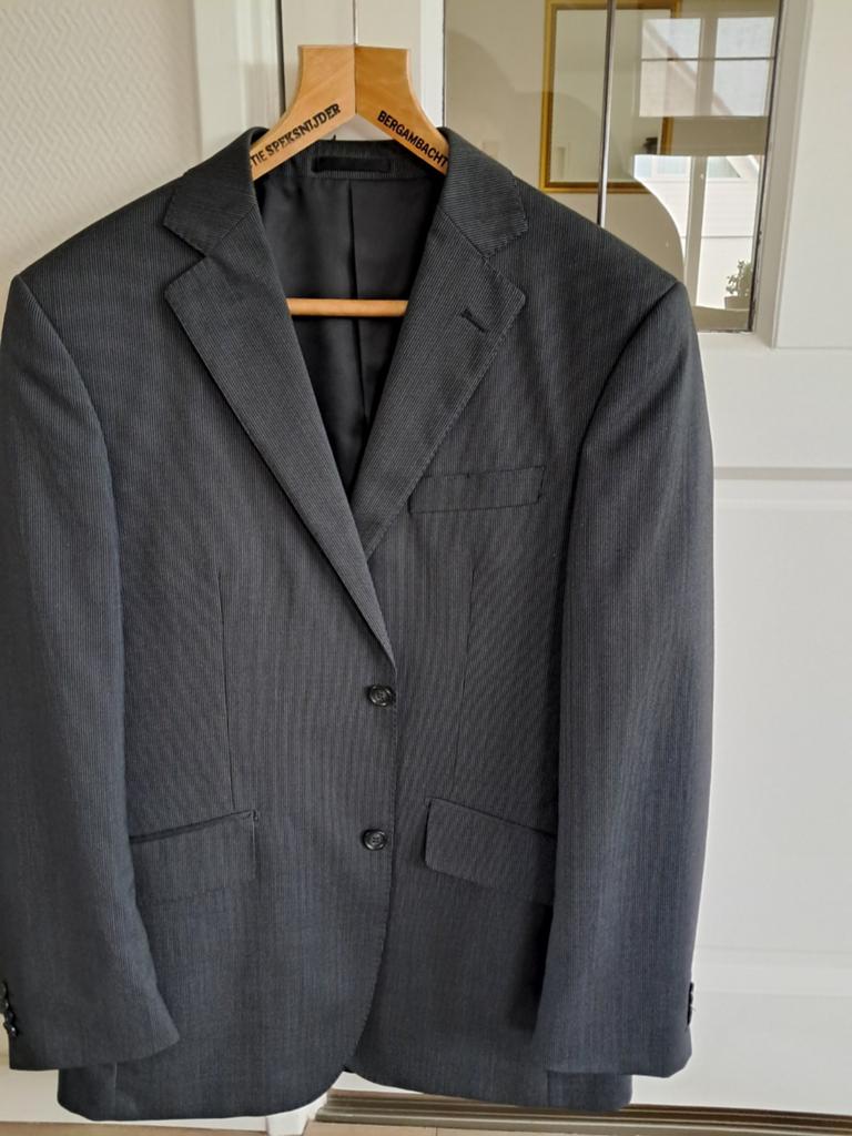 Kostuum maat 48, 2 bijpassende broeken, Kleding | Heren, Angelo Benelli, Maat 48/50 (M), Zwart, Ophalen of Verzenden