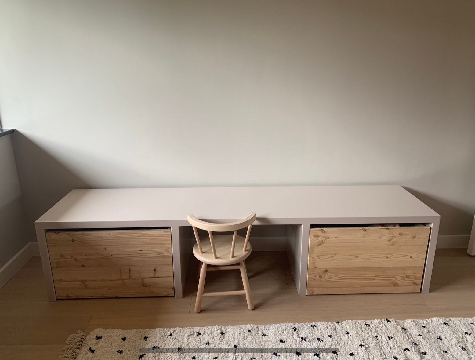 Eldar Opbergmeubel/Kinderbureau met 2 bakken en stoeltje, Ophalen, Gebruikt, Kast