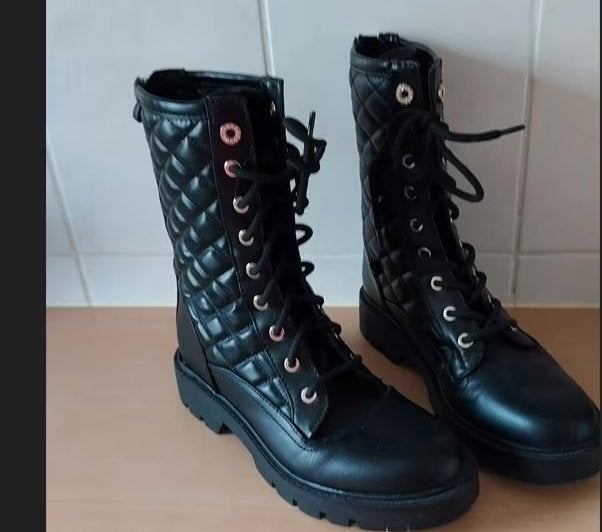 Guess laarsjes, bijna nieuw. Maat 37, Kleding | Dames, Schoenen, Guess, Zwart, Ophalen of Verzenden, Zo goed als nieuw