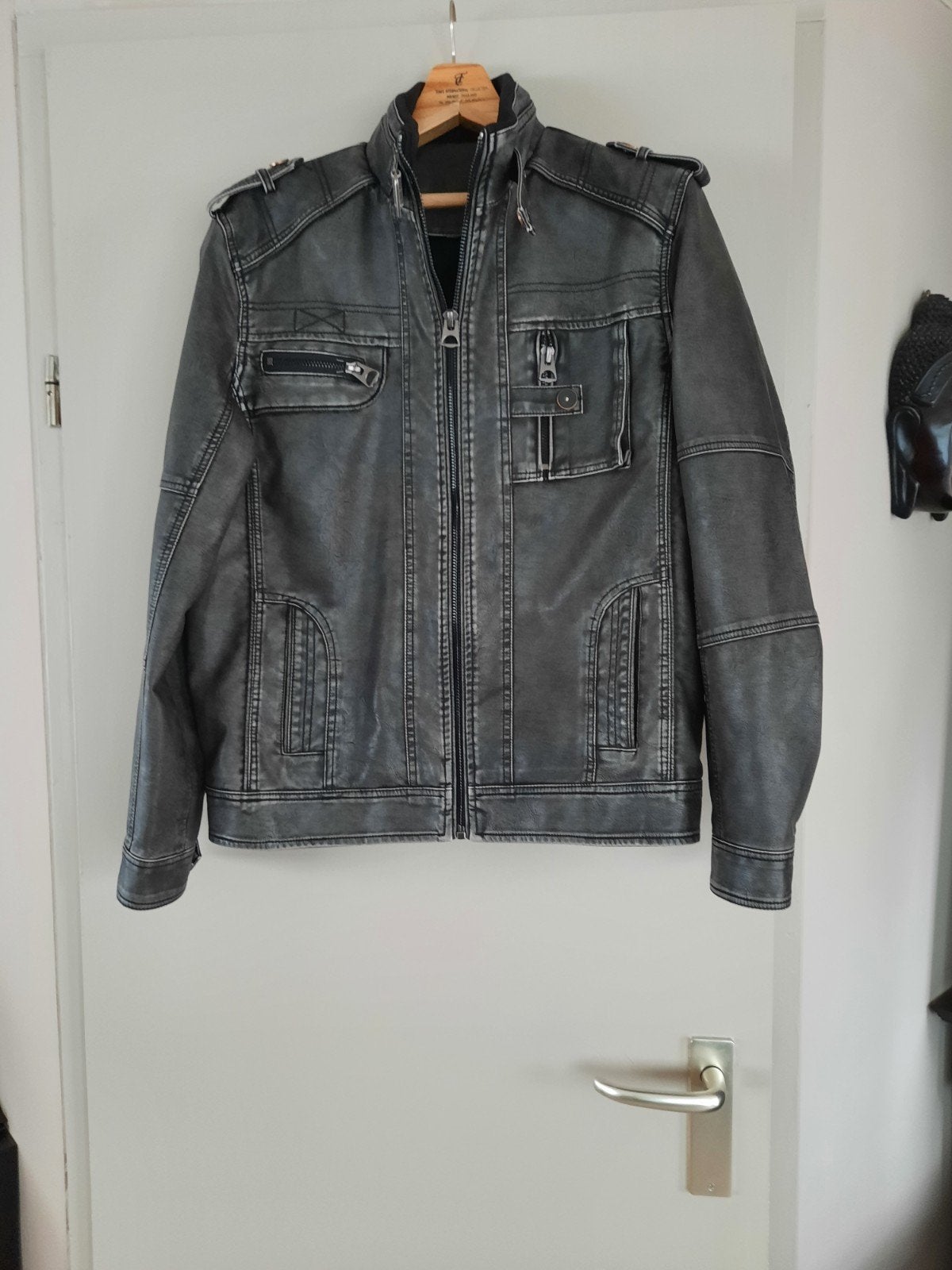 Stoere grijze leder look heren jas, maat L, Kleding | Heren, Jassen | Zomer, Maat 52/54 (L), Onbekend, Ophalen of Verzenden, Zo goed als nieuw