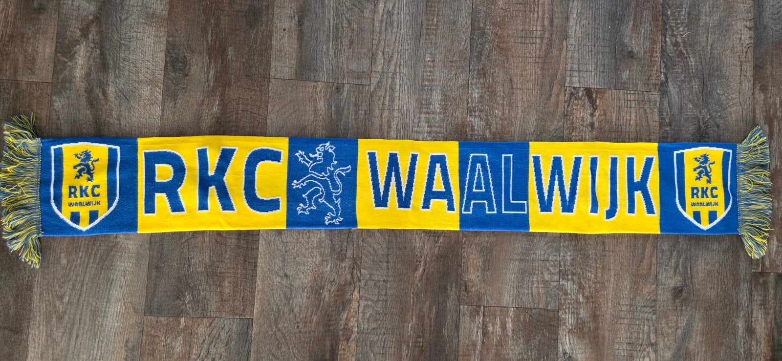 Sjaal RKC Waalwijk, Ophalen of Verzenden, Zo goed als nieuw, Overige binnenlandse clubs, Vaantje of Sjaal