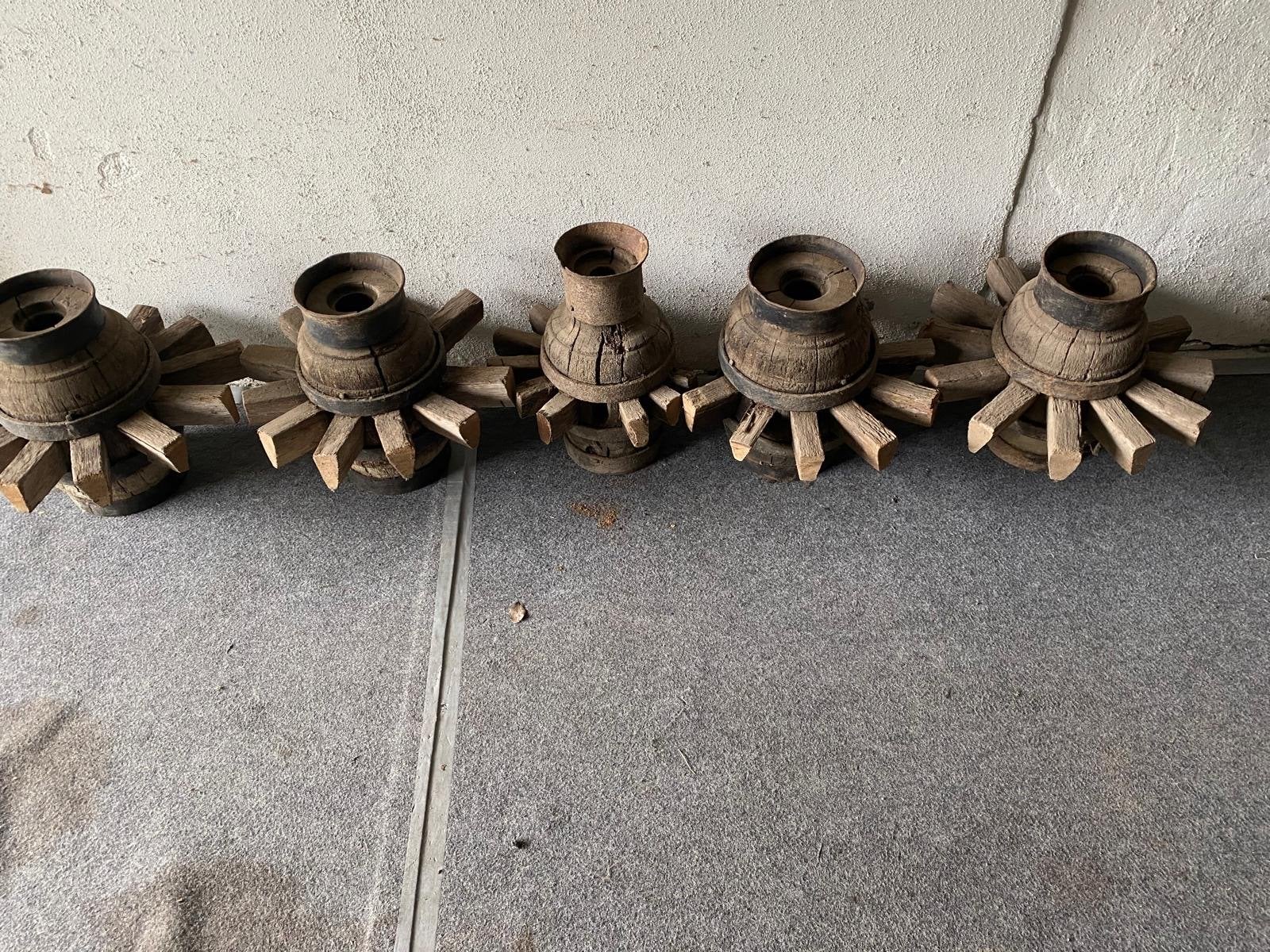 Set van 5 antieke houten wagenwielen naven, Ophalen