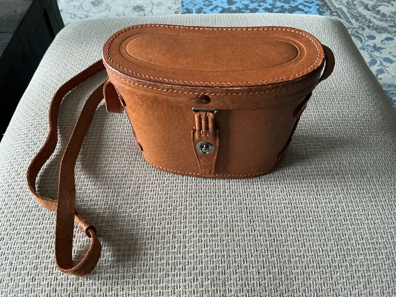 Vintage Fiat-Lux 8x32 verrekijker met leren tas, Zo goed als nieuw, 8 tot 12x, Met hoes of tas, Porro (met knik)