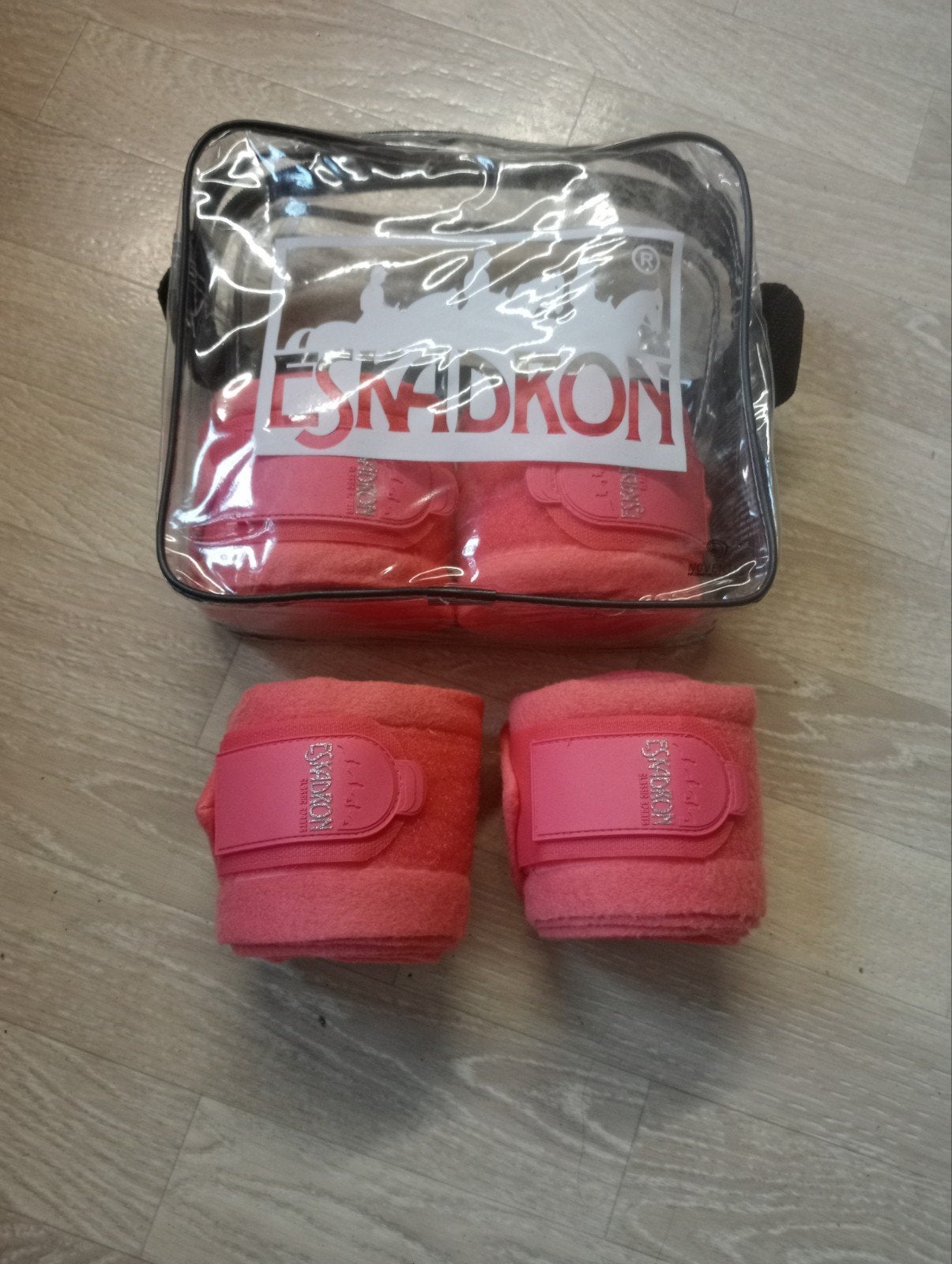 Nieuwstaat roze Eskadron bandageset mt full, Dieren en Toebehoren, Ophalen of Verzenden, Zo goed als nieuw