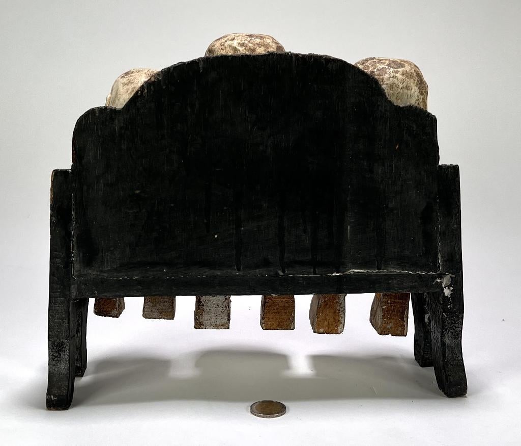 651. Houten beeld, figuren op bank - West-Afrika, 20e eeuw, Ophalen of Verzenden