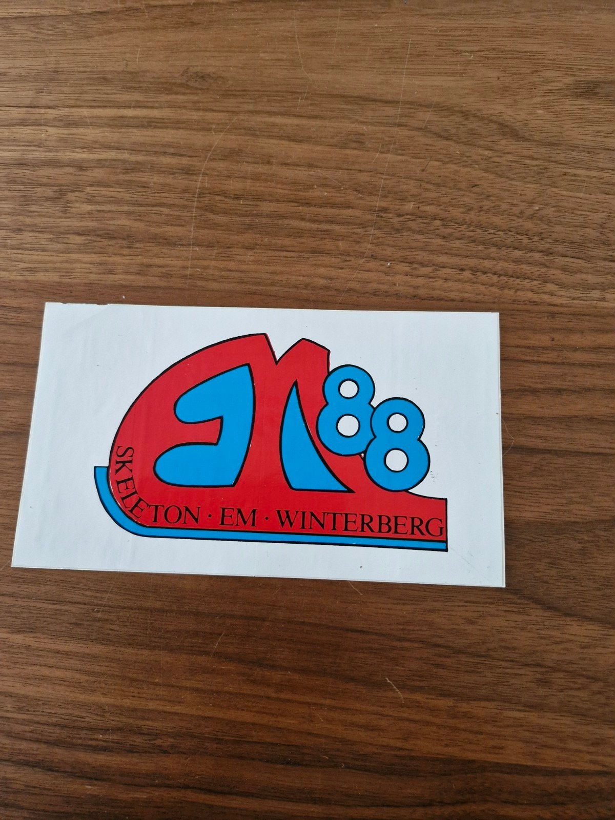 G 200 Vintage Skeleton EM Winterberg '88 Sticker 10,5 x 18 c, Verzamelen, Ophalen of Verzenden, Zo goed als nieuw, Sport