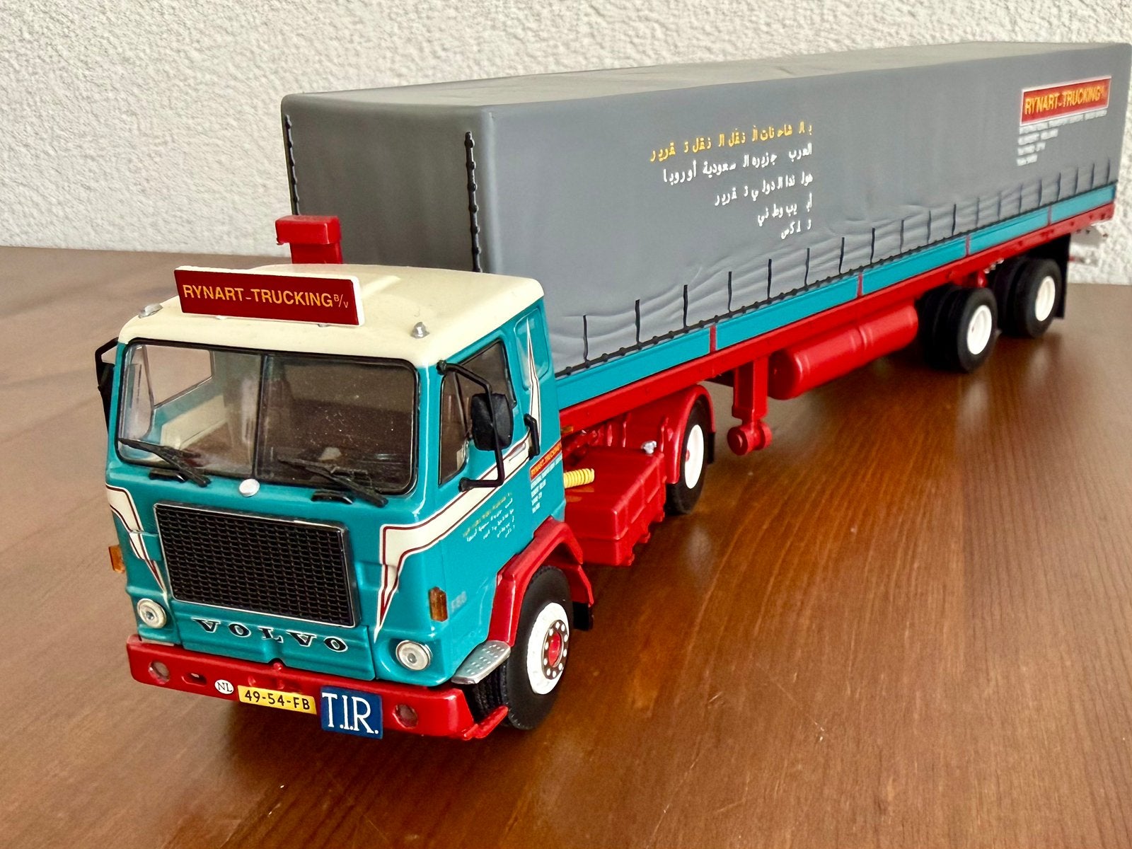 WSI Rynart Trucking Volvo F88 Curtain side trailer, Hobby en Vrije tijd, Modelauto's | 1:50, Ophalen of Verzenden, Zo goed als nieuw
