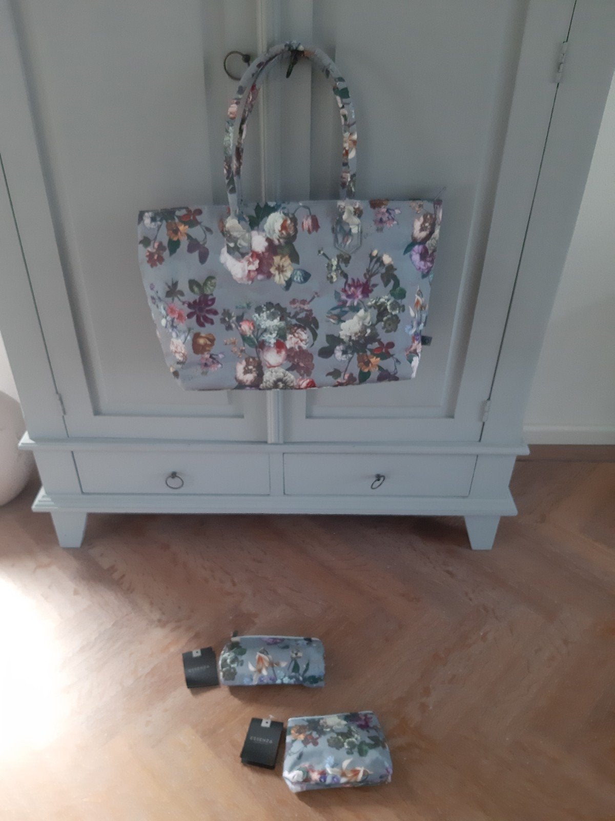 Set Essenza shopper en make-up tasjes - Bloemenprint (NIEUW), Ophalen of Verzenden, Nieuw, Overige kleuren, Shopper