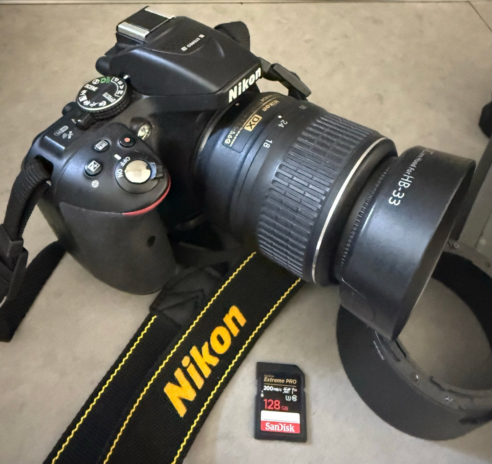 Nikon D3500 spiegelreflexcamera met 2 lenzen en accessoires, Ingebouwde flitser, Spiegelreflex, Ophalen of Verzenden, Zo goed als nieuw