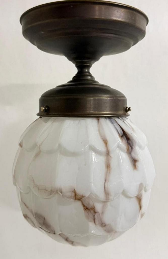 Vintage gemarmerde bol ‘Golven’ wit bruin Art Deco lamp, Ophalen of Verzenden, Zo goed als nieuw, Glas, Art Deco