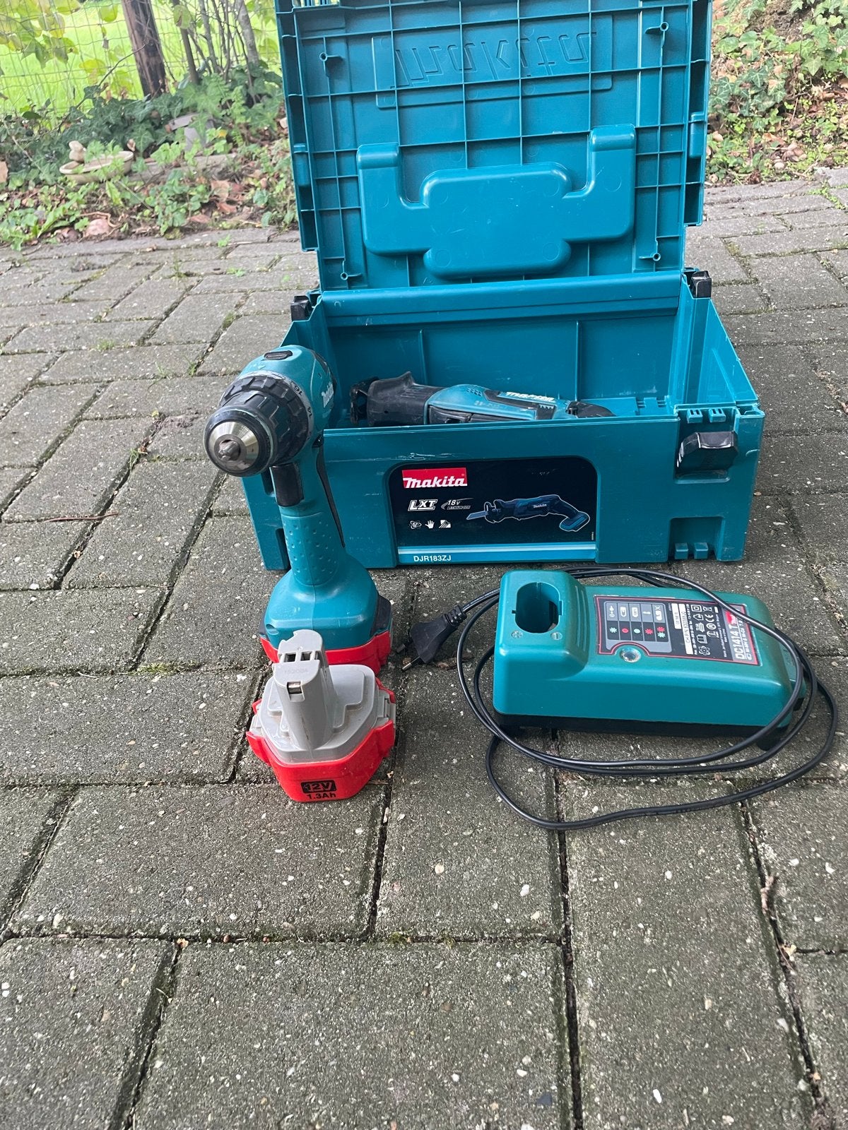 Makita Reciprozaag met boormachine en lader (excl. accu), Ophalen, Gebruikt, Reciprozaag