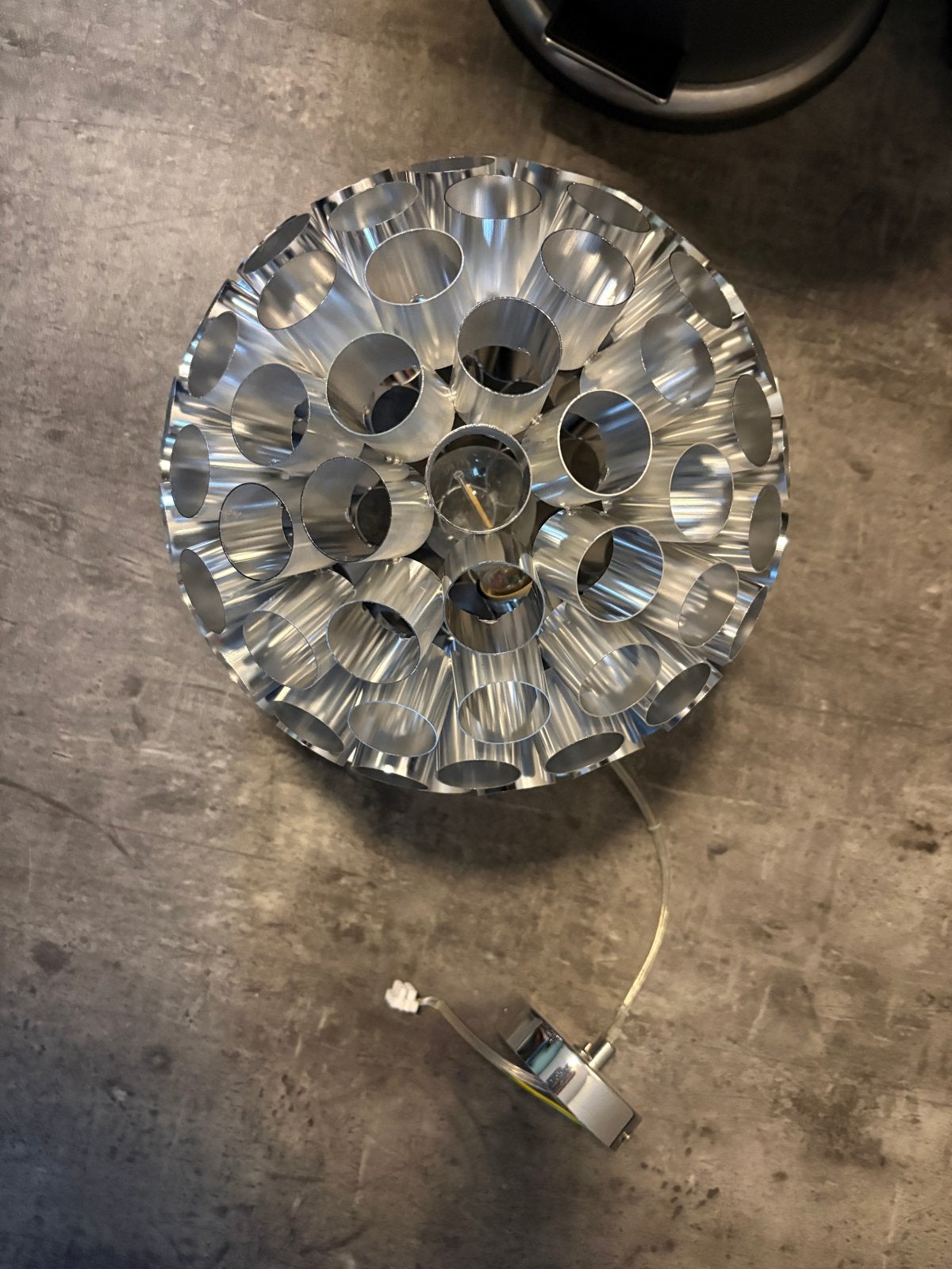 Moderne metalen hanglamp met uniek buisdesign ikea, Huis en Inrichting, Lampen | Hanglampen, Ophalen of Verzenden, Gebruikt, Metaal
