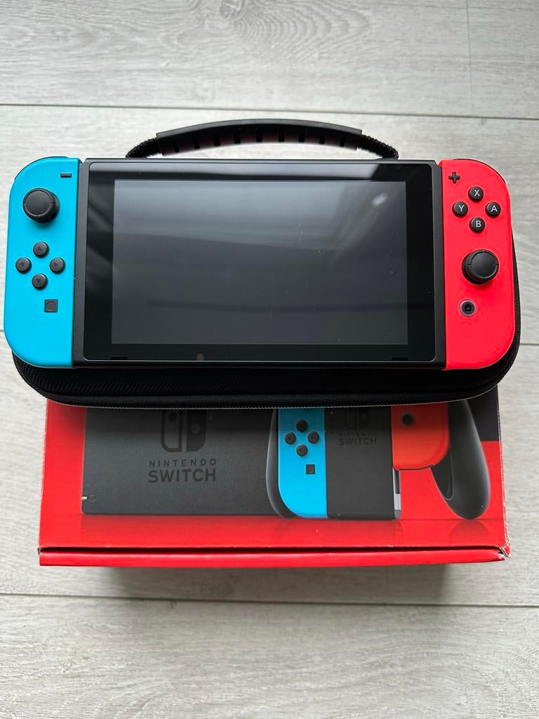 Nintendo Switch met 3 Pokémon games, Ophalen, Met games, Met 2 controllers, Zo goed als nieuw