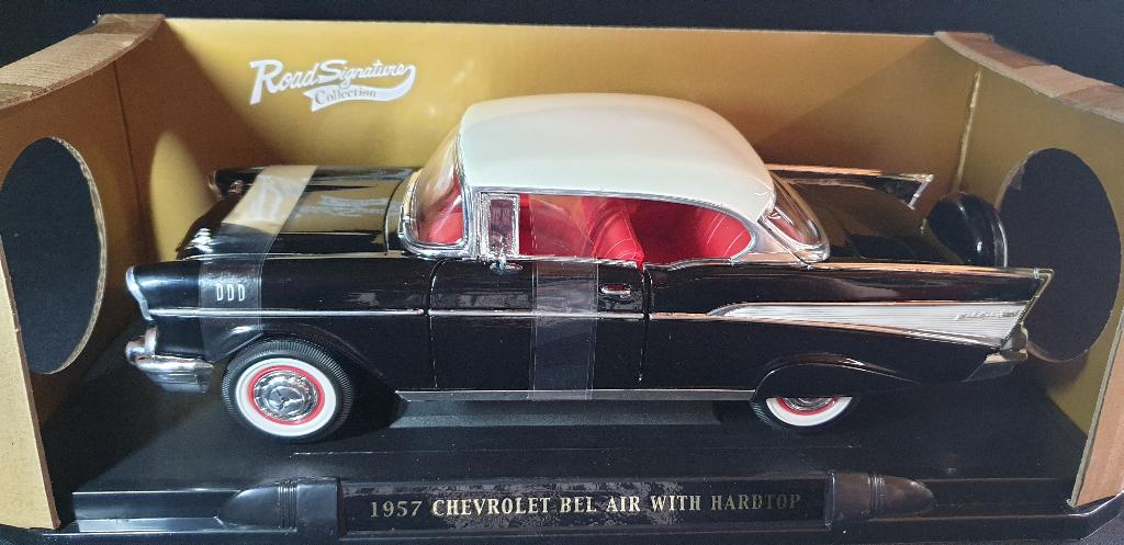 chevrolet bel air 1957 hardtop zwart nieuw in doos 1:18, Ophalen, Nieuw, Auto, Overige merken