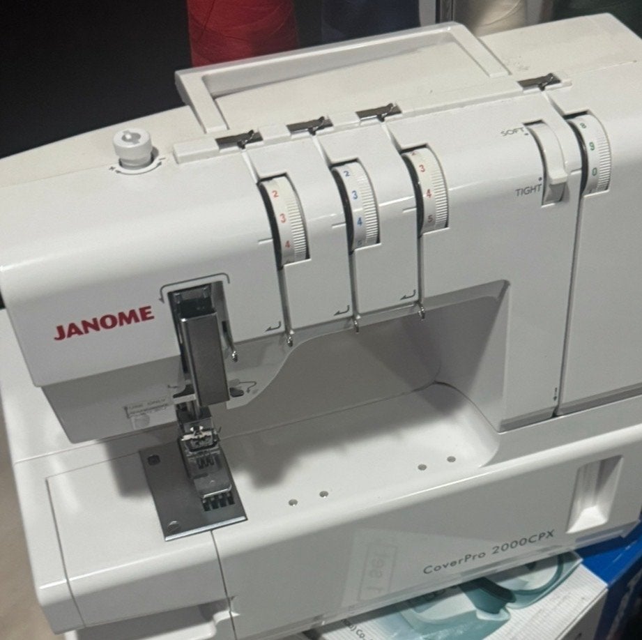 Janome CoverPro 2000CPX Coverlockmachine - Zo goed als nieuw, Ophalen, Zo goed als nieuw, Lockmachine, Janome