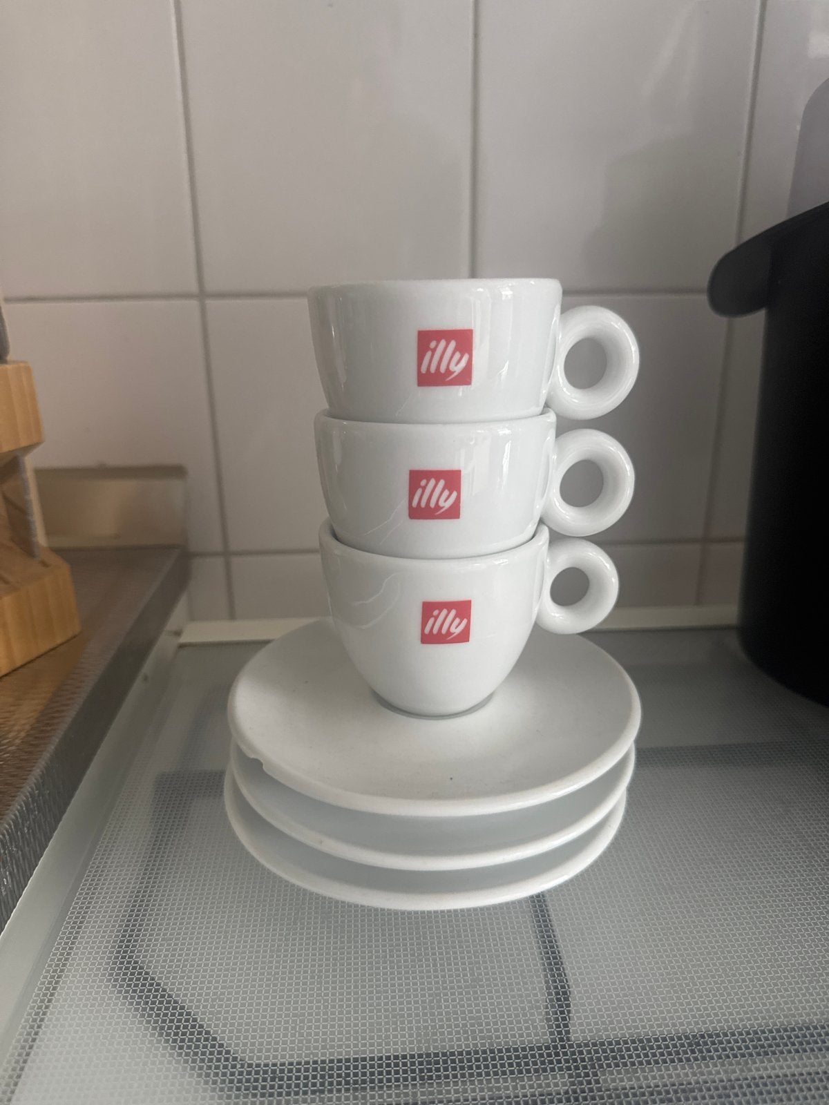 Illy espresso kopjes met schotels - set van 3, Ophalen, Zo goed als nieuw, Kop(pen) en/of Schotel(s), Porselein