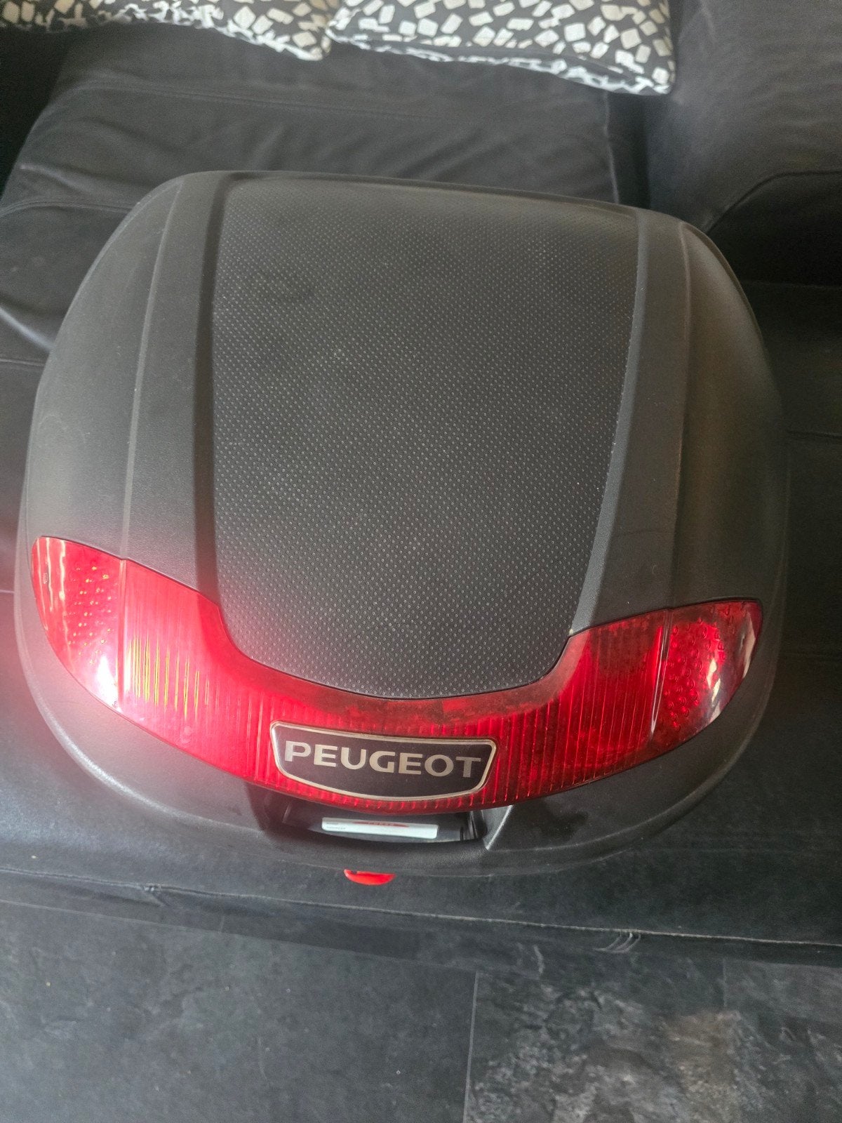 Peugeot Scooter Topkoffer - Ruime Opbergruimte, Fietsen en Brommers, Ophalen of Verzenden, Gebruikt, Koffer, Peugeot