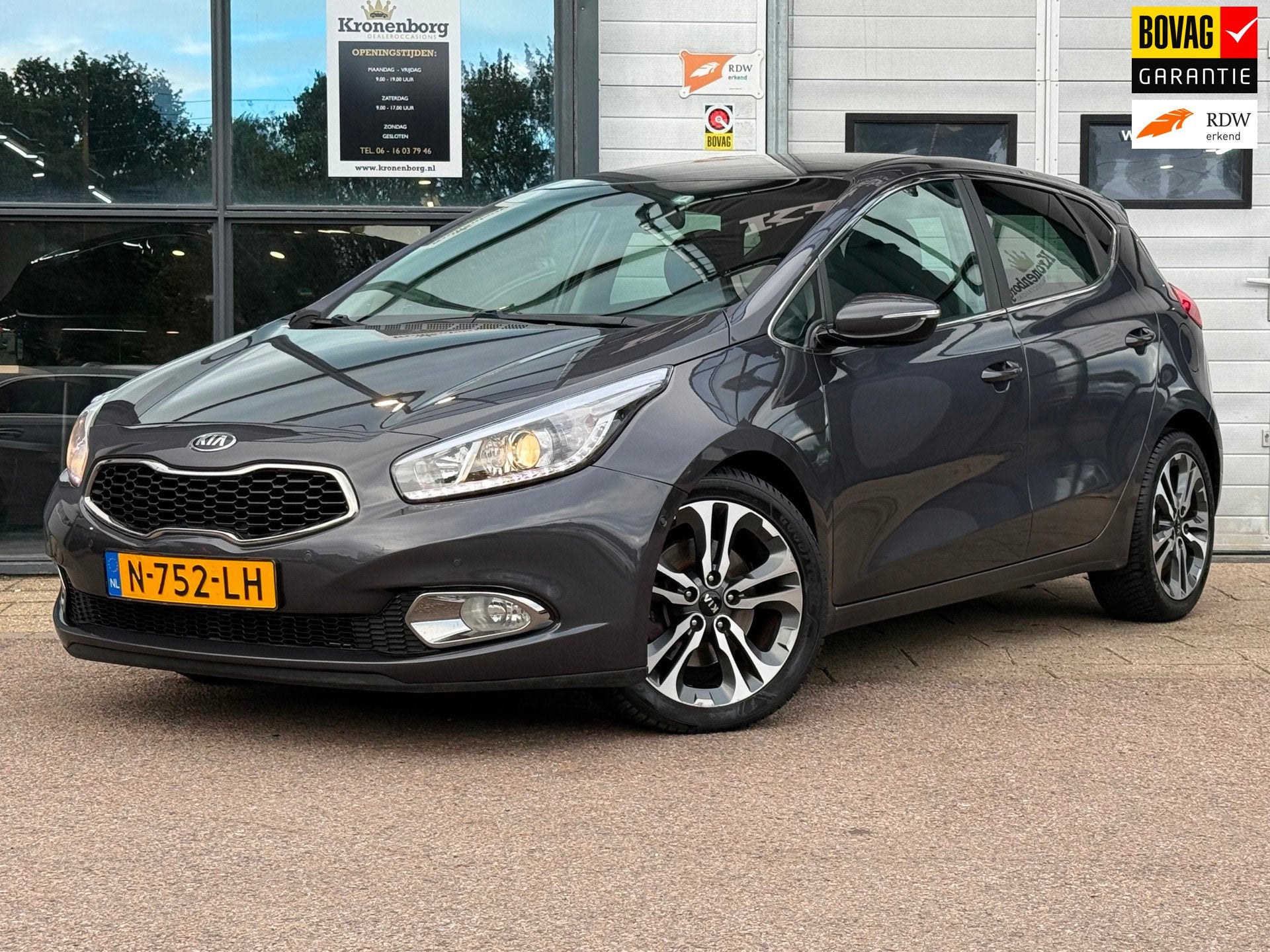 Kia Cee'd 1.6 GDI DynamicLine| CAMERA| NAVI| VOL OPTIES, Auto's, Gebruikt, 4 cilinders, Parkeersensor, Bedrijf