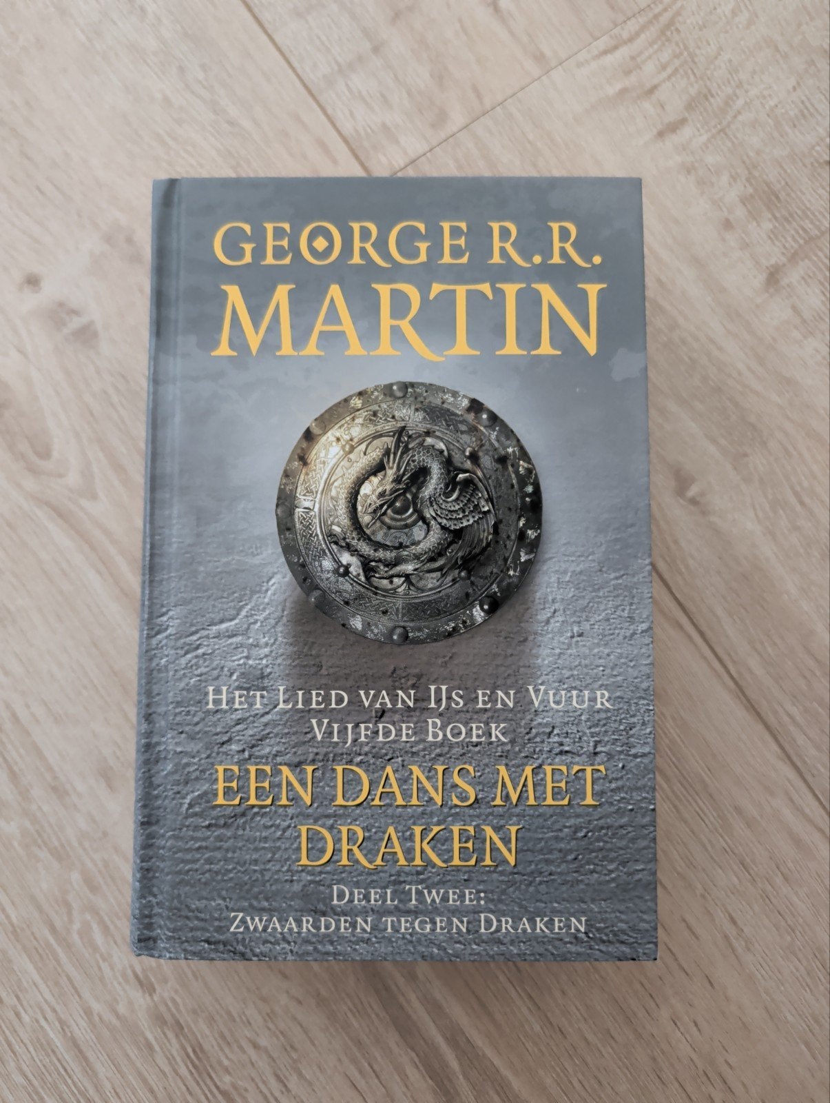 George R.R. Martin - Een dans met draken 2: Zwaarden tegen d, Boeken, Ophalen of Verzenden, Zo goed als nieuw, George R.R. Martin