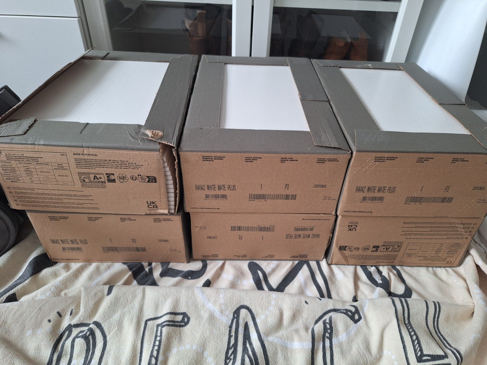 6 doosjes met mat witte wandtegels 25x40 cm, Ophalen, Nieuw, Minder dan 20 cm, Minder dan 5 m²