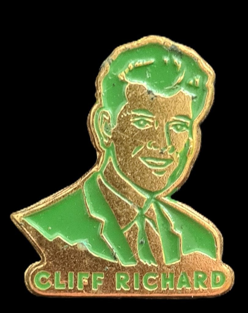 Cliff Richard speld- groen gelakt, Verzamelen, Verzenden, Nieuw, Figuurtje, Speldje of Pin