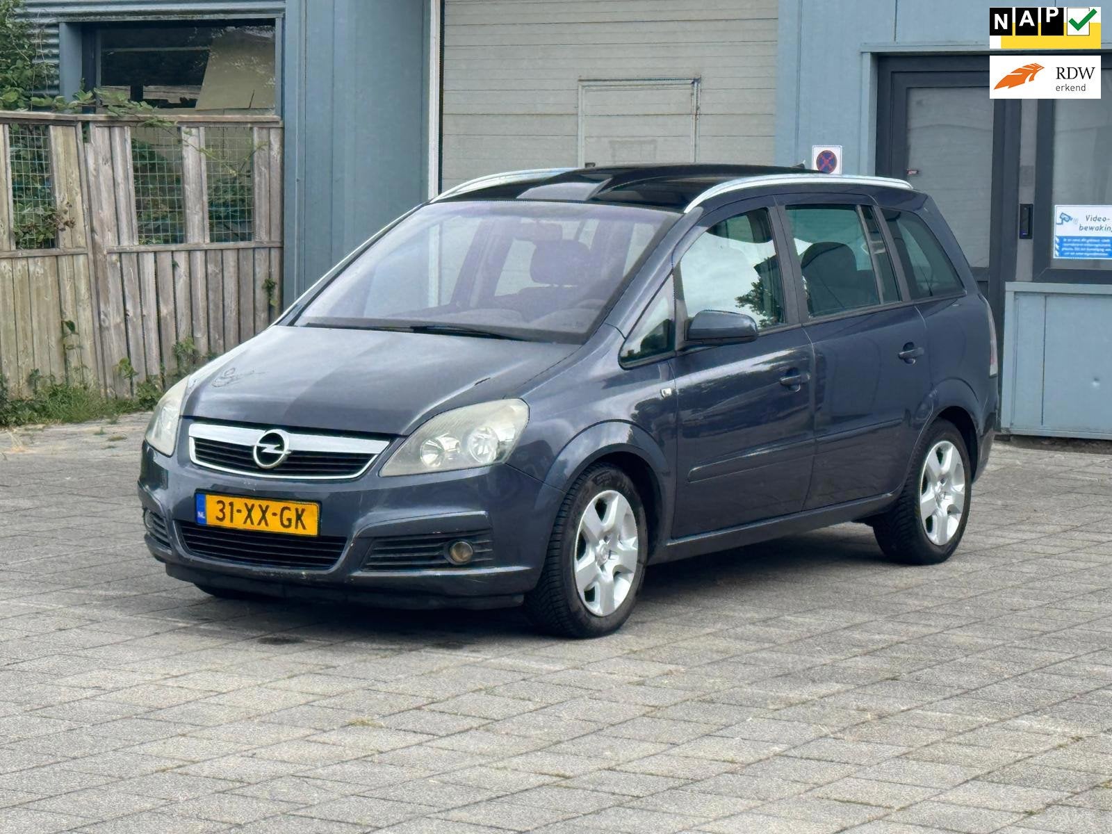 Opel Zafira 1.8 Temptation/Automaat/nieuwe apk/navigatie/km, Auto's, Gebruikt, 4 cilinders, Navigatiesysteem, Origineel Nederlands