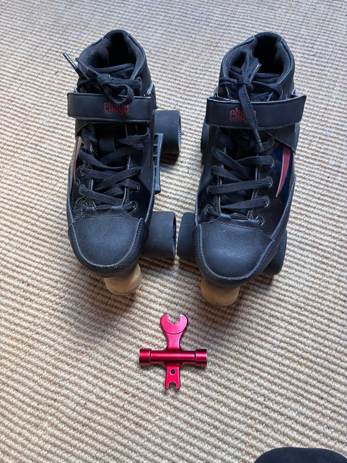 Chaya derby rolschaatsen maat 42 valbroek e.a. accessoires, Ophalen, Zo goed als nieuw, Overige typen, Overige merken
